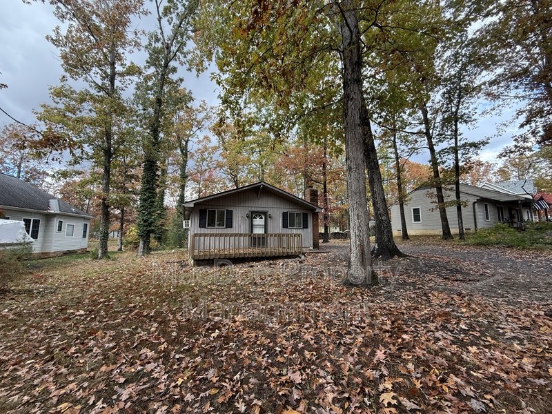 900 Lakeview Parkway property image