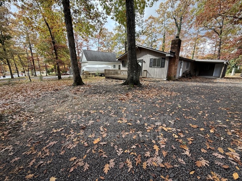 900 Lakeview Parkway property image