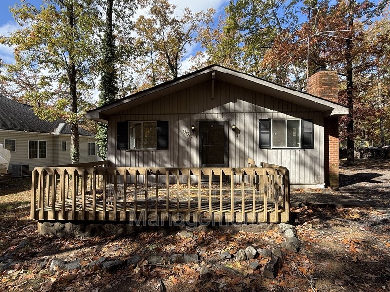 900 Lakeview Parkway property image