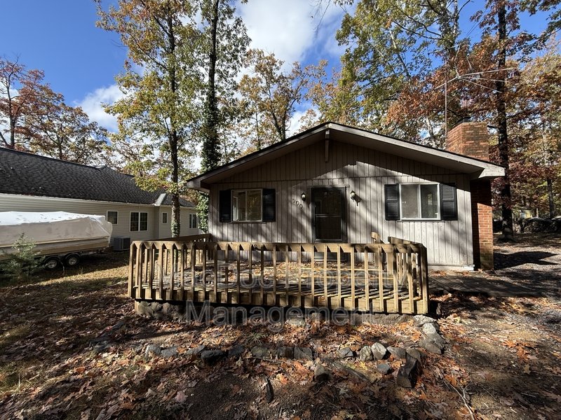 900 Lakeview Parkway property image