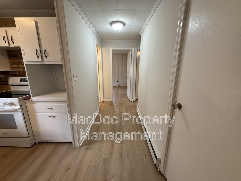 900 Lakeview Parkway property image