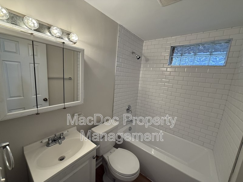 900 Lakeview Parkway property image