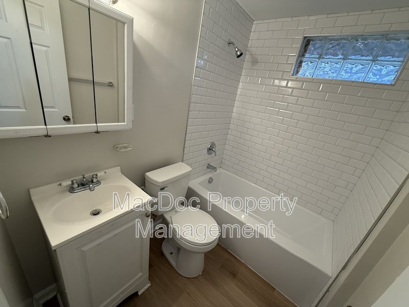 900 Lakeview Parkway property image