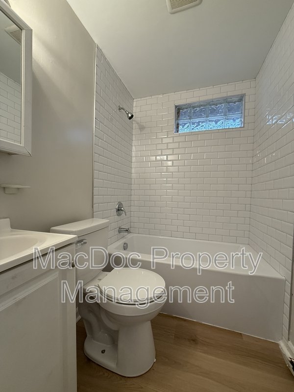 900 Lakeview Parkway property image