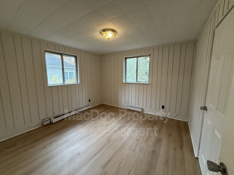 900 Lakeview Parkway property image