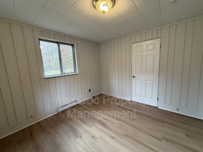 900 Lakeview Parkway property image