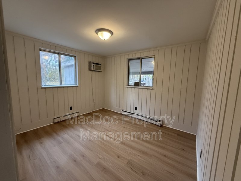 900 Lakeview Parkway property image