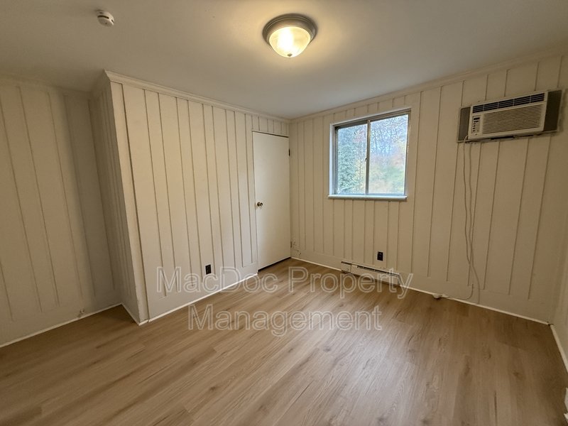 900 Lakeview Parkway property image