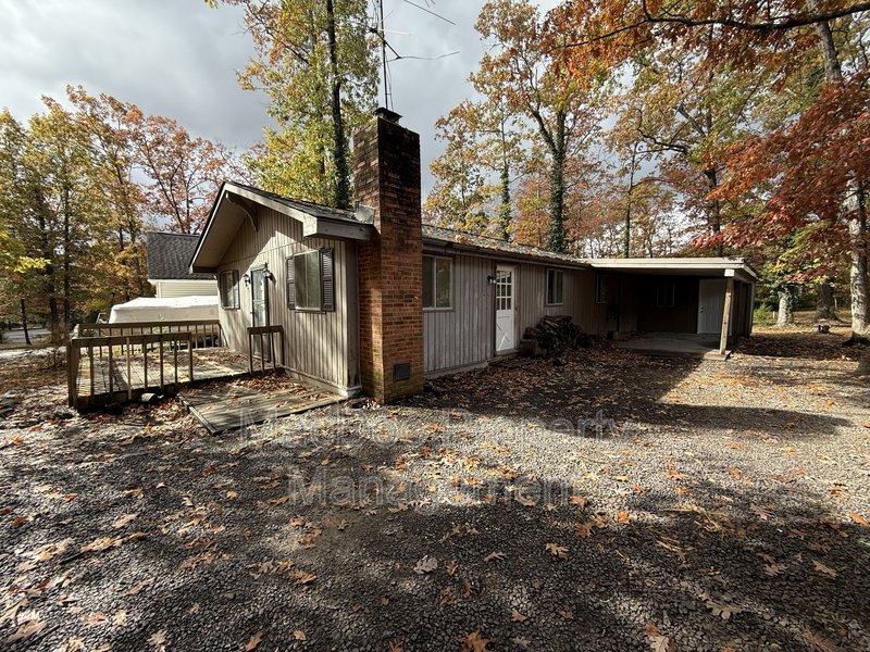 900 Lakeview Parkway property image