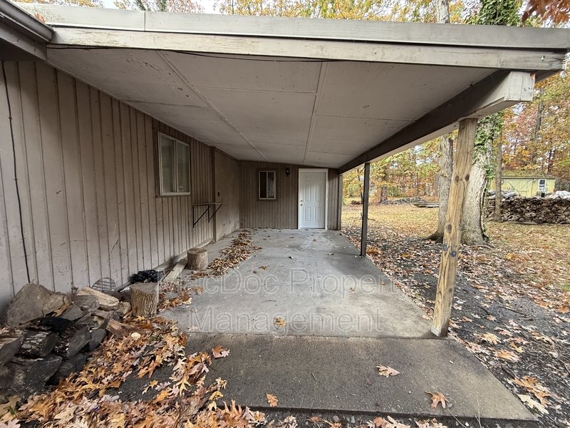 900 Lakeview Parkway property image