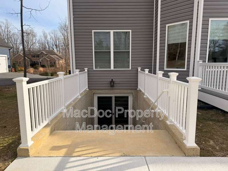 10402 Laurel Ridge Way - BASEMENT Downstairs Apt property image