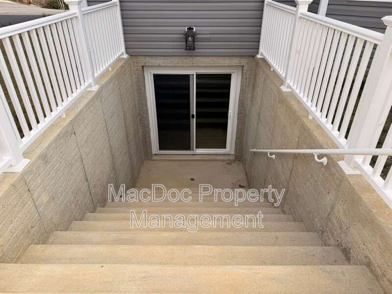 10402 Laurel Ridge Way - BASEMENT Downstairs Apt property image