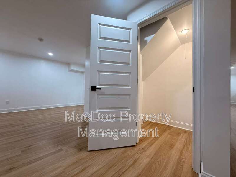 10402 Laurel Ridge Way - BASEMENT Downstairs Apt property image