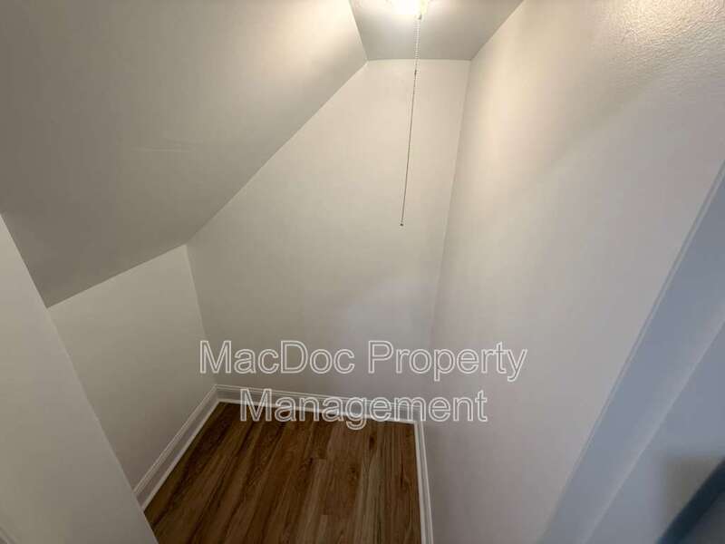 10402 Laurel Ridge Way - BASEMENT Downstairs Apt property image