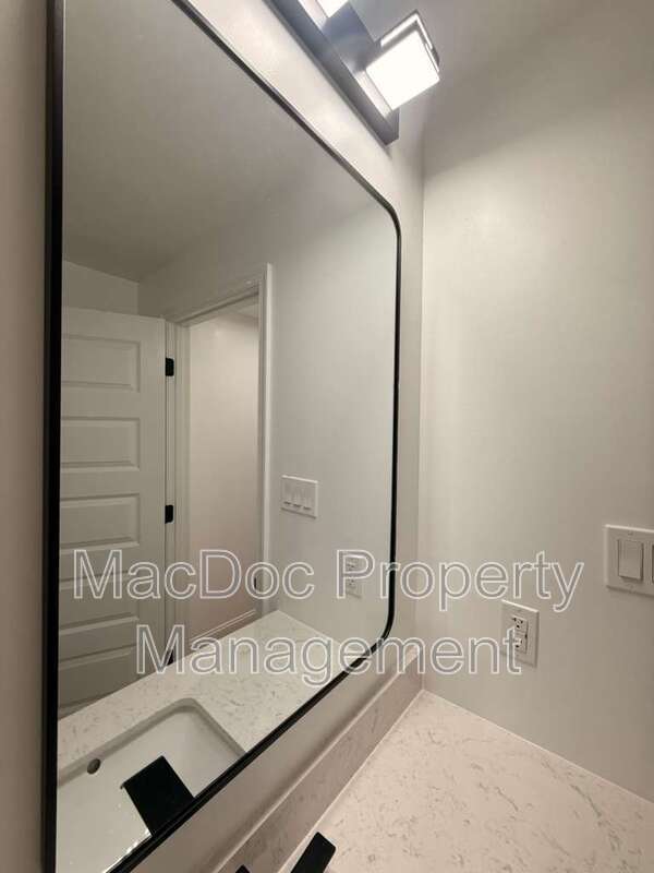 10402 Laurel Ridge Way - BASEMENT Downstairs Apt property image