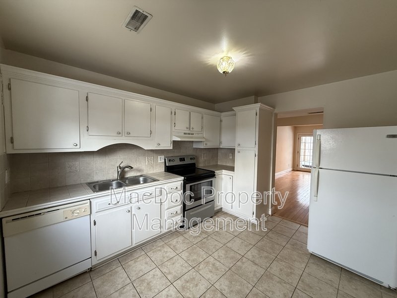 405 Olde Greenwich Circle property image