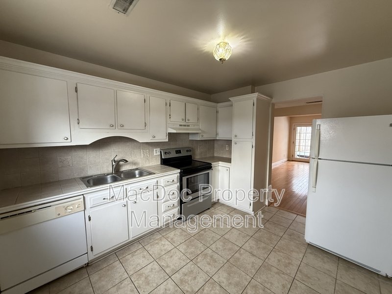 405 Olde Greenwich Circle property image