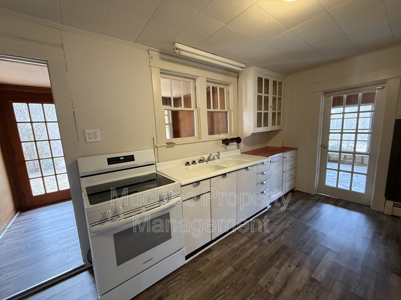 885 Truslow Road property image