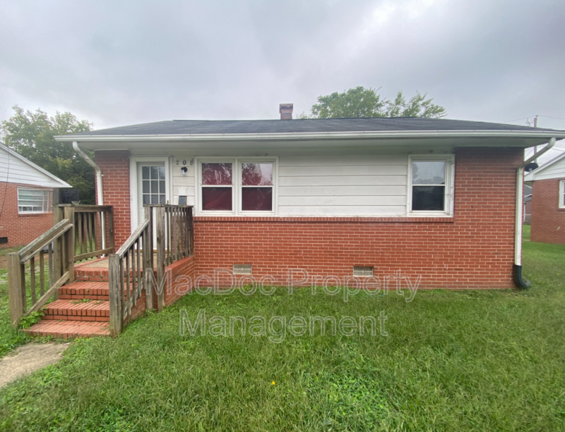 208 Duke Street Fredricksburg, VA 22401 MacDoc Property Management