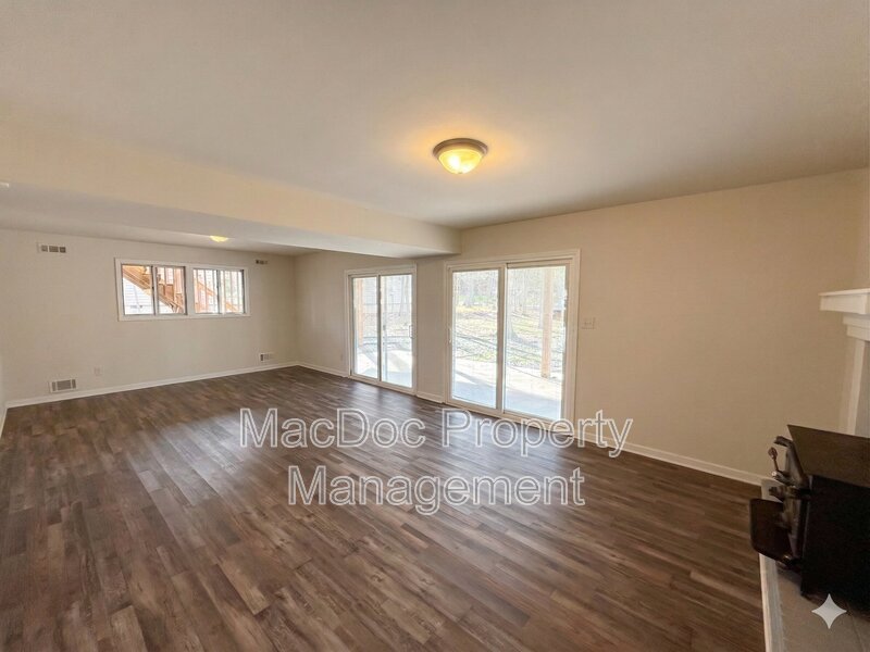 3621 Lakeview Parkway property image