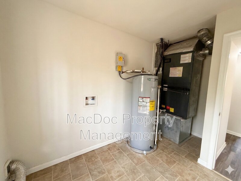 3621 Lakeview Parkway property image