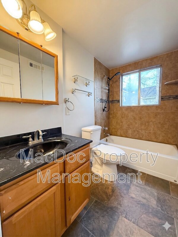 3621 Lakeview Parkway property image