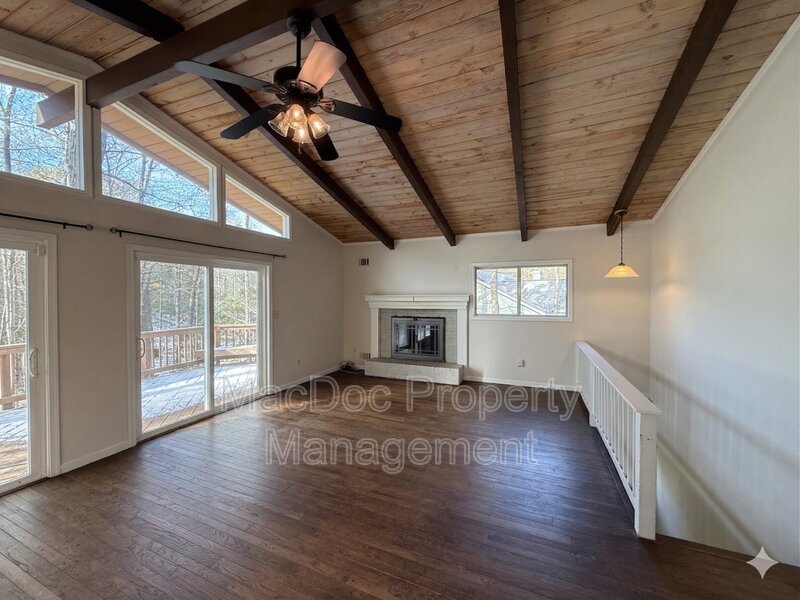 3621 Lakeview Parkway property image