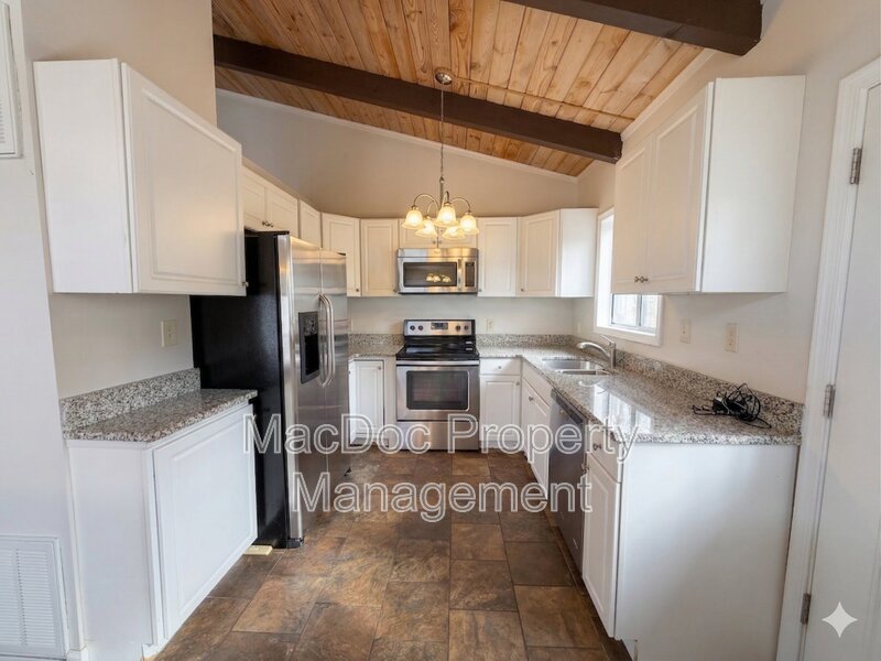 3621 Lakeview Parkway property image