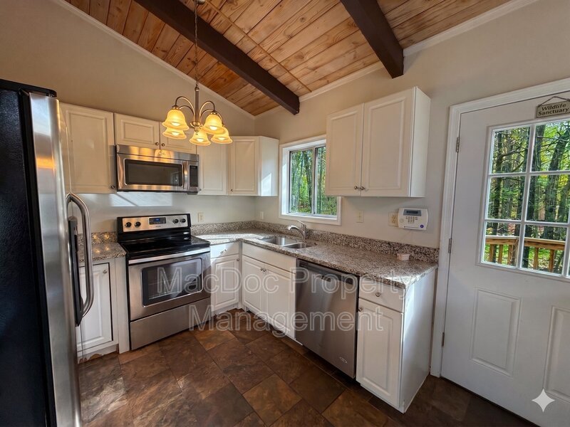 3621 Lakeview Parkway property image