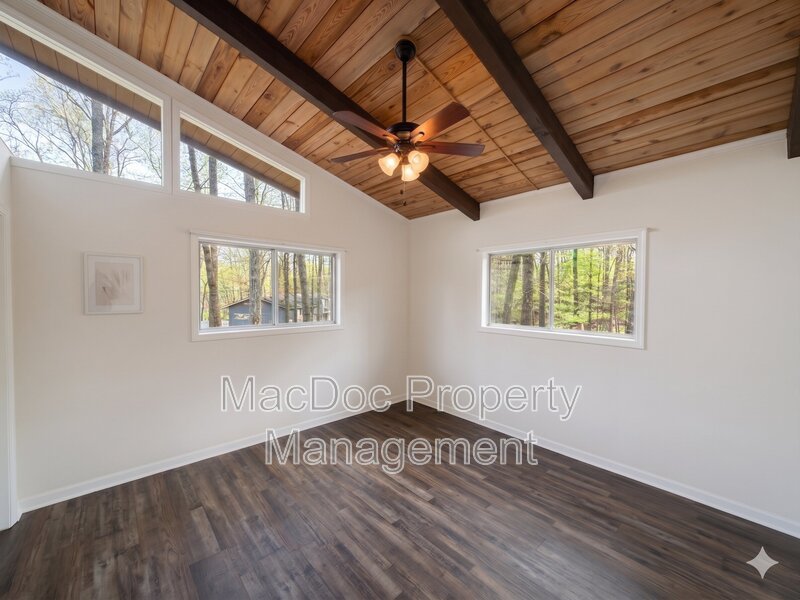 3621 Lakeview Parkway property image