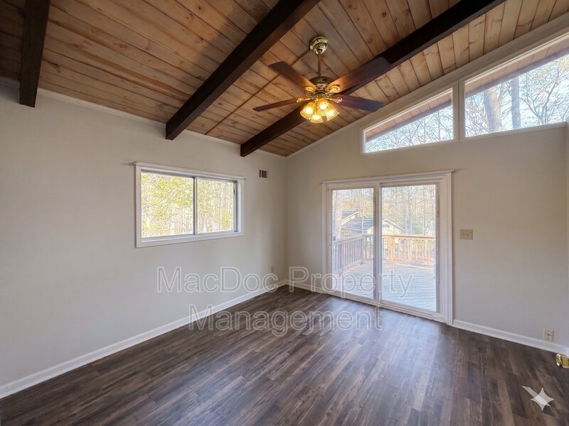 3621 Lakeview Parkway property image