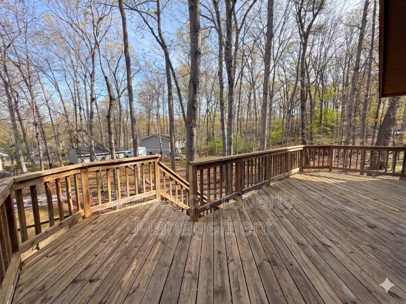 3621 Lakeview Parkway property image