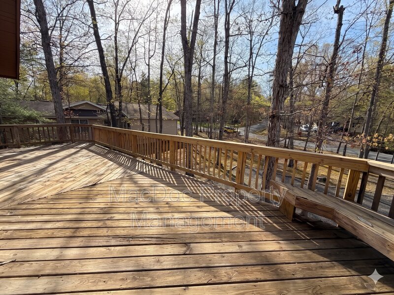 3621 Lakeview Parkway property image