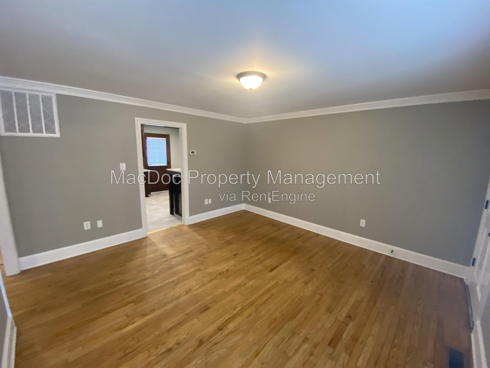 214 W Broaddus Avenue Bowling Green, VA 22427 property image