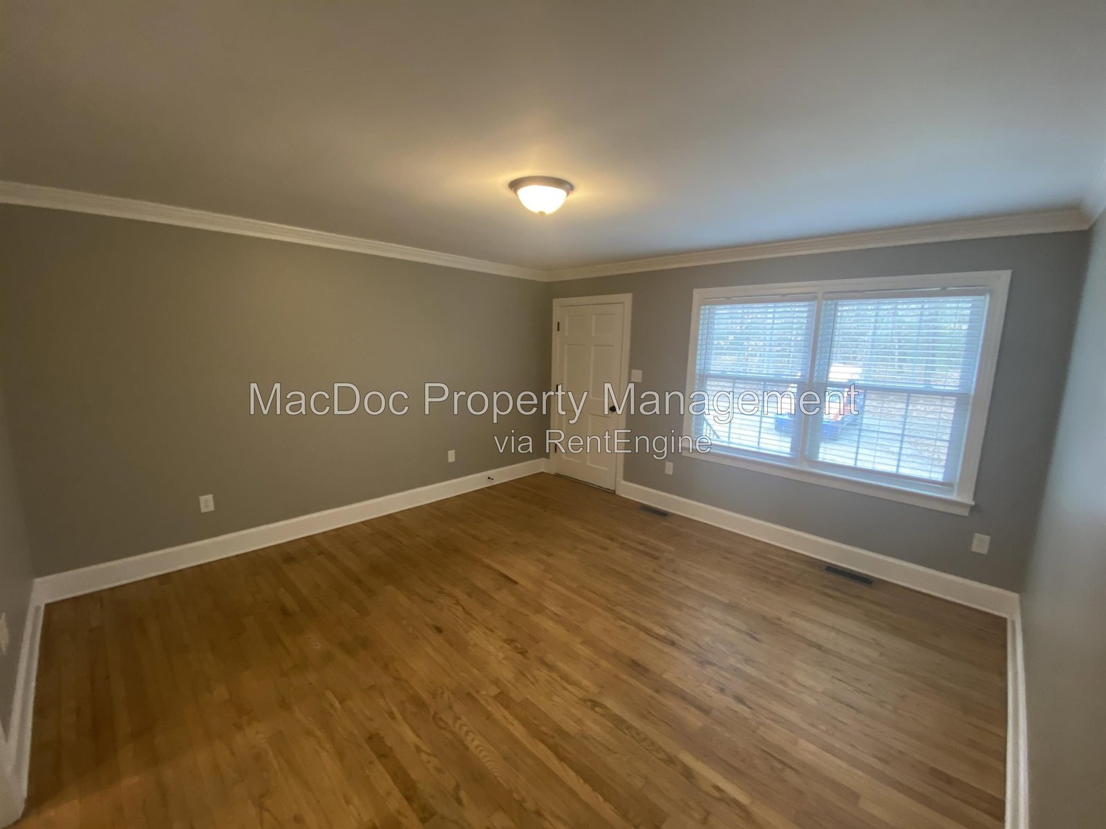 214 W Broaddus Avenue Bowling Green, VA 22427 property image