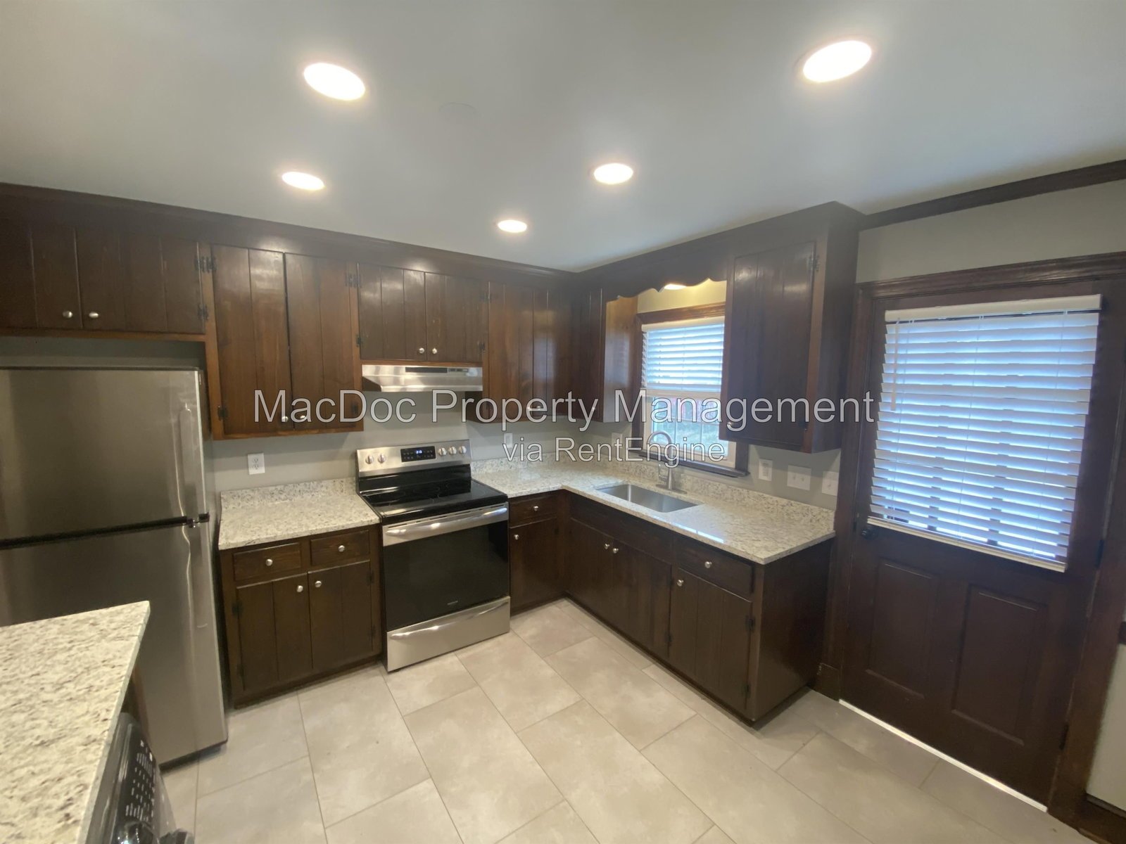 214 W Broaddus Avenue Bowling Green, VA 22427 property image