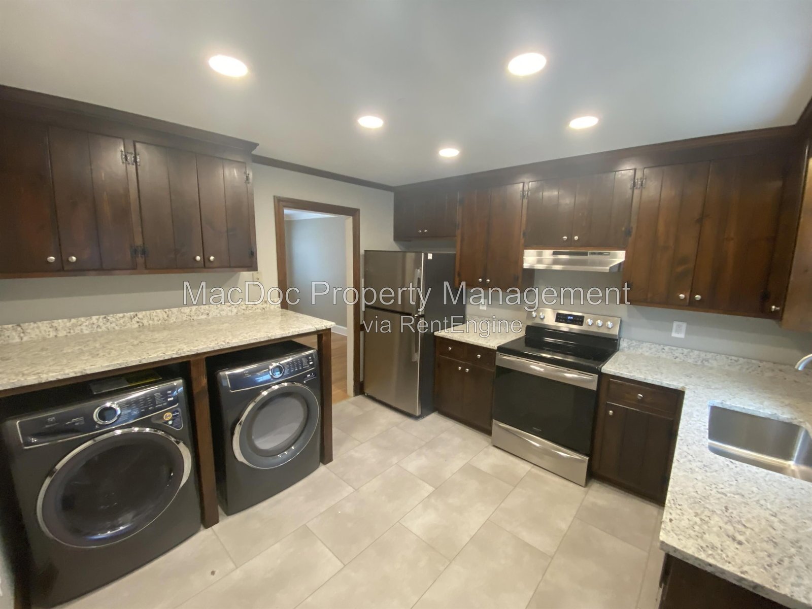 214 W Broaddus Avenue Bowling Green, VA 22427 property image