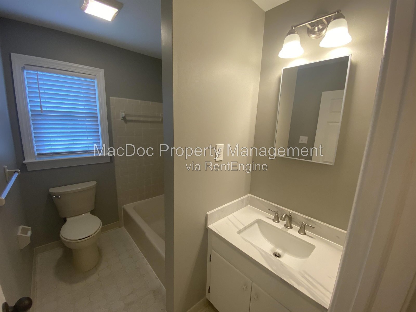214 W Broaddus Avenue Bowling Green, VA 22427 property image