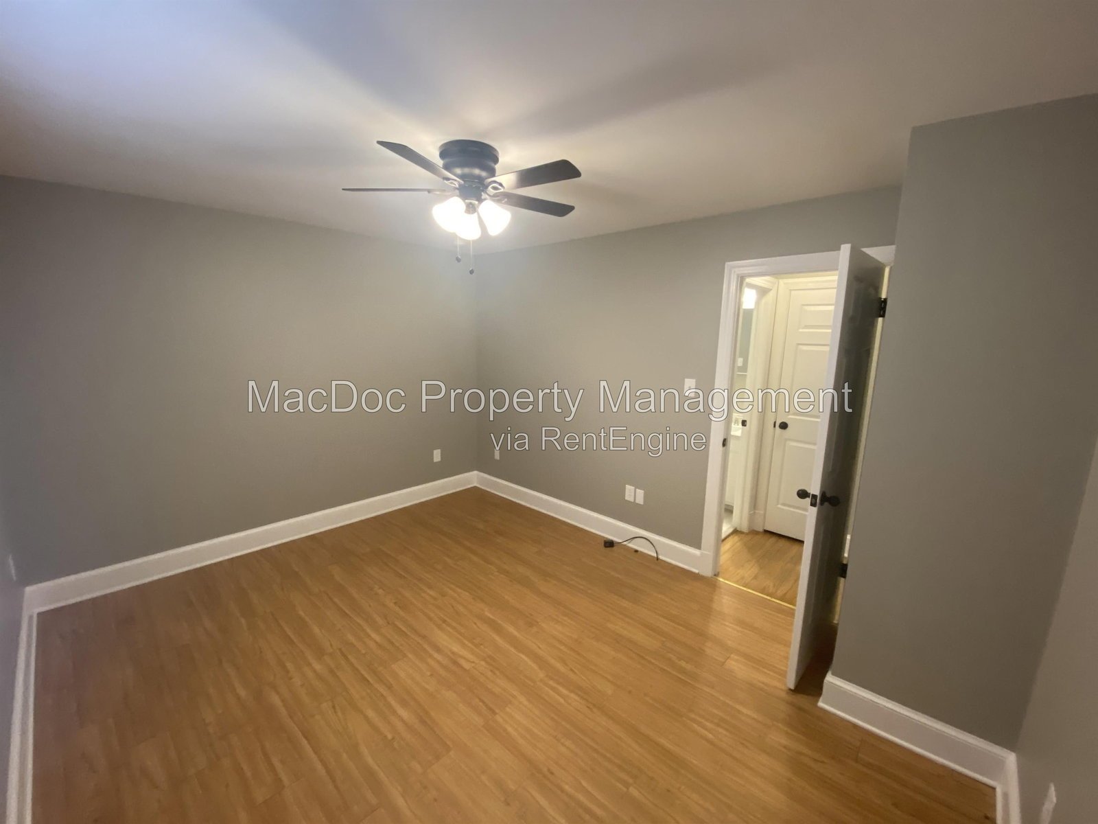 214 W Broaddus Avenue Bowling Green, VA 22427 property image