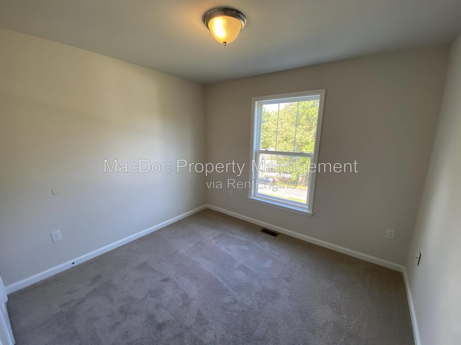 6 Howard Circle Fredericksburg, VA 22405 property image